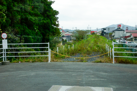 気仙沼駅から専用道を通ってきたBRTは不動の沢駅から一般道へ入る。その右折時の柳津方向の眺め。ちなみにBRTのルートでは大川は渡らず、県道26号線を南下する。