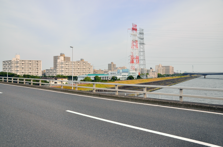 清砂大橋上から眺めた中川東岸の風景。1972年まで、この辺は海だった。