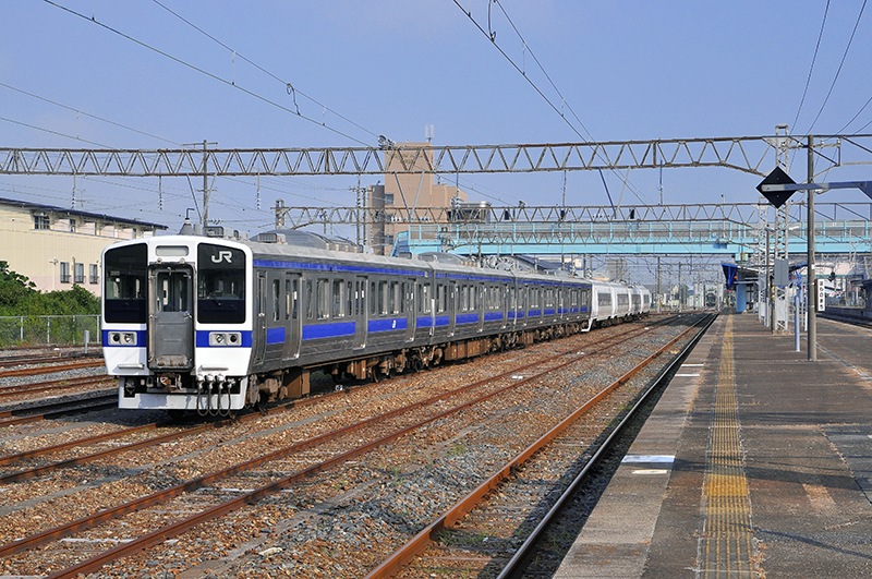 451系1500番台K534編成。手前仙台寄りからクハ411-1524＋モハ415-1524＋モハ414-1524＋クハ411-1624。