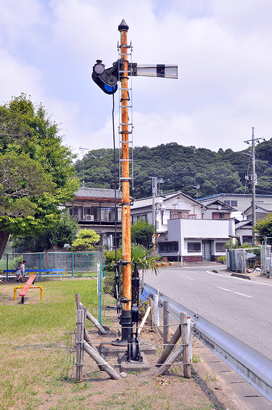 旧大網駅駅舎跡地の腕木信号機