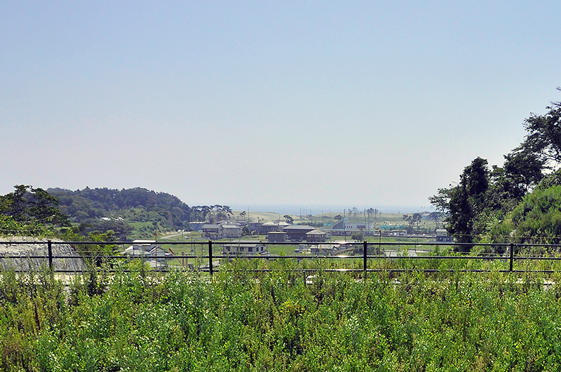 仙石線 現・野蒜駅ホームから眺めた旧・野蒜駅跡。