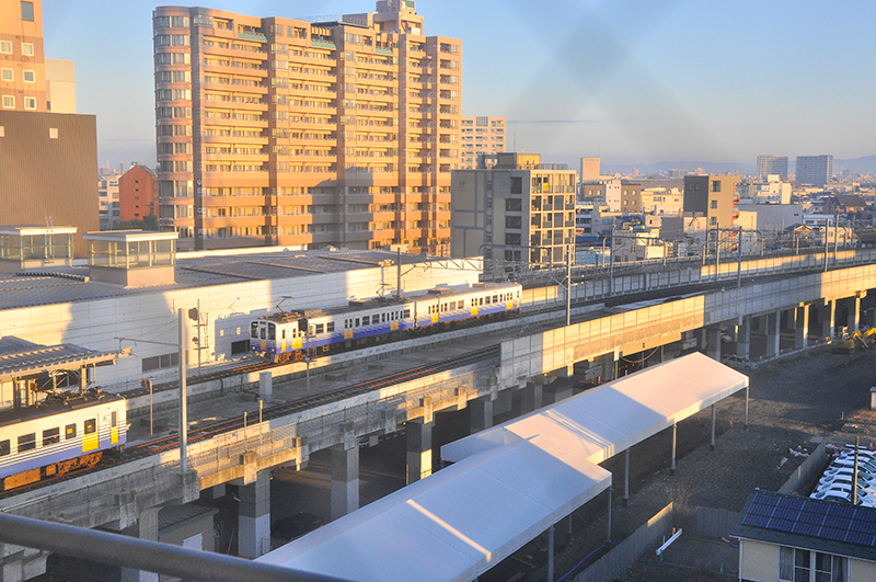 こちらは仮福井駅の北側新福井駅寄り。将来、新幹線の駅になった時には島式2線構造となるのが想像できるだろう。