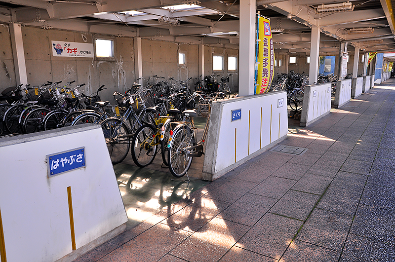 駐輪場は各ブロックごとに優等列車の愛称名が付けられており、利用者が自転車をどこに置いたのかを憶えやすくしている。