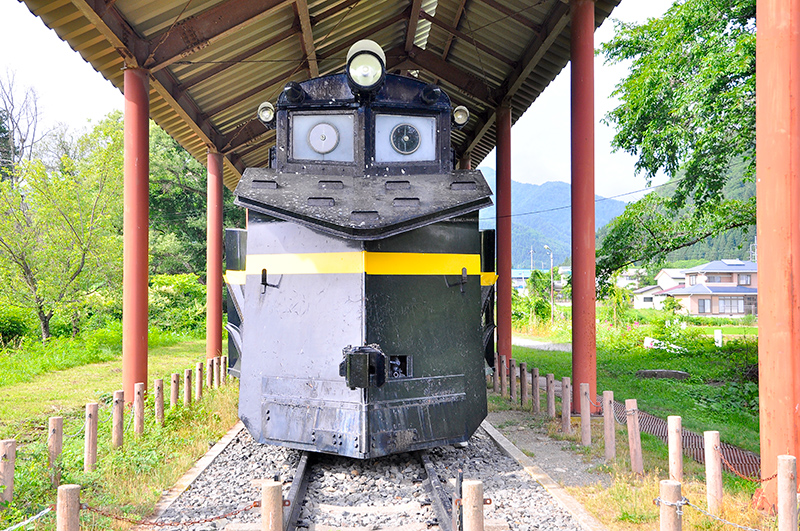 キ287の真正面からのアングルで、右の草地の中にある石のあたりにかつての車止めがあったと思われる。