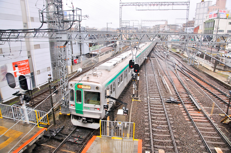 4・5番線から京都線上り方向へ発車する京都市交通局10系1116Fの急行 京都国際会館行。