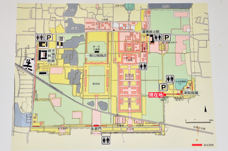 上の案内板右上の地図のアップ。左中央から右下へ通っている筋が近鉄奈良線だ。