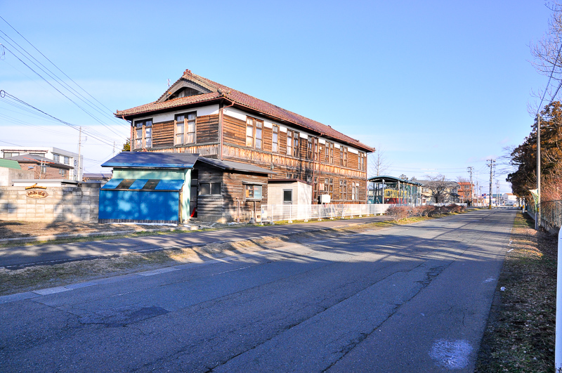 デハ3が保存されている材木町公園には、昭和初期に建てられた役場建築の旧花巻町役場が移築されており「花巻市民の家」として利用されている。