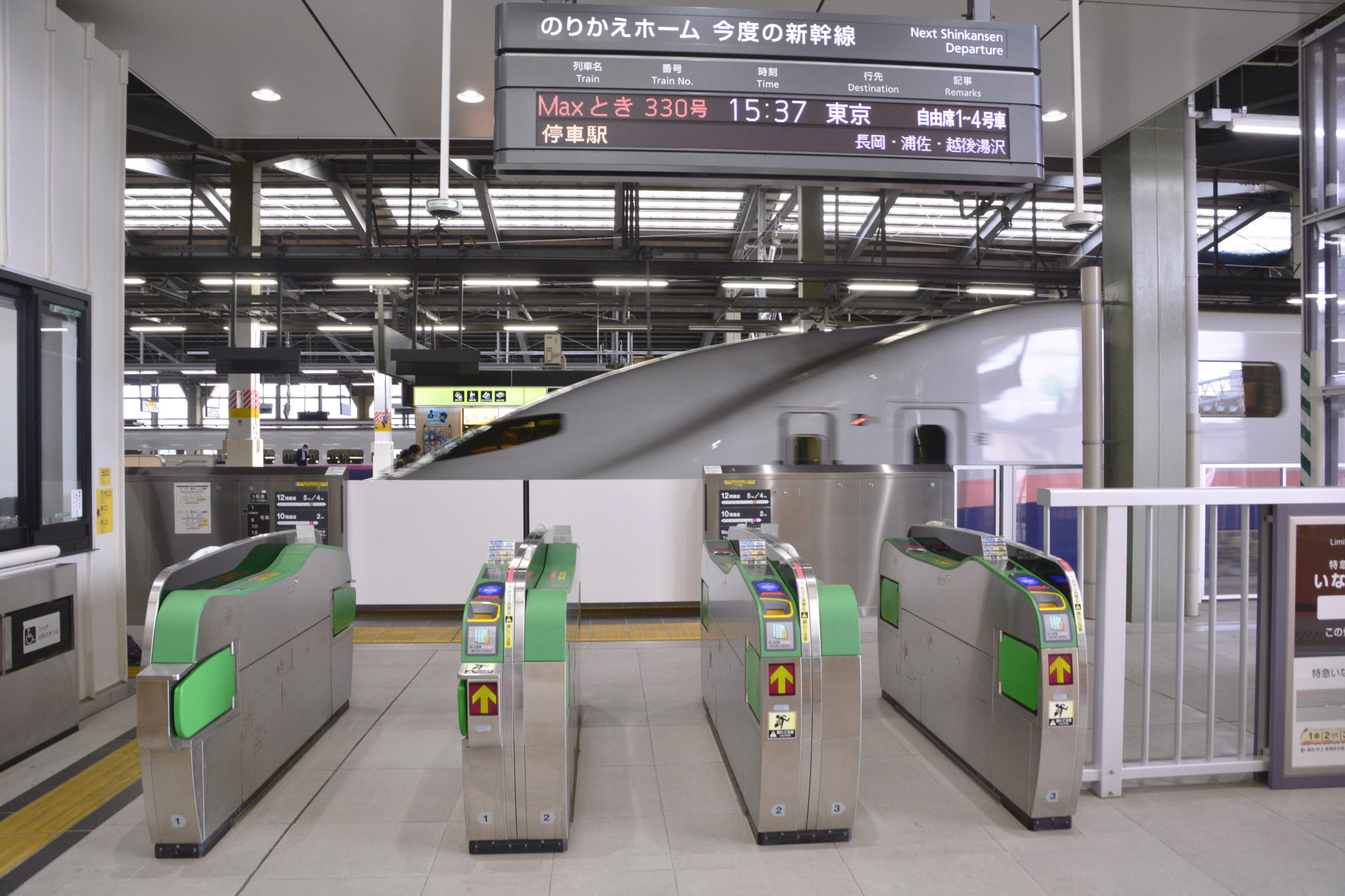 新潟駅新在特急対面乗換スタイルを眺める+万代口の話題 鉄道旅のガイド 新潟駅新在特急対面乗換スタイルを眺める+万代口の話題 鉄道旅のガイド