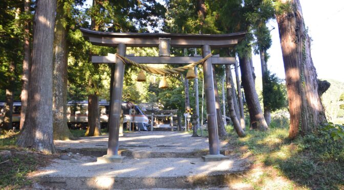 境内地を通る踏切を訪ねる…岐阜県下呂市・下原八幡神社