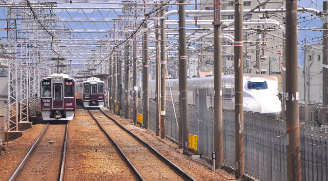 新幹線の線路を走った私鉄電車