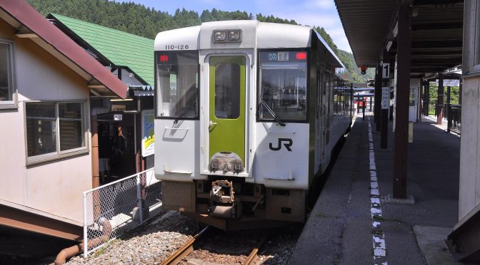 JR気仙沼線 柳津駅の列車⇔BRT新設乗り換え設備を眺める