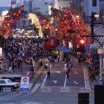 高岡七夕の中を走る万葉線路面電車&それにより 高岡-片原町 を一時区間運休