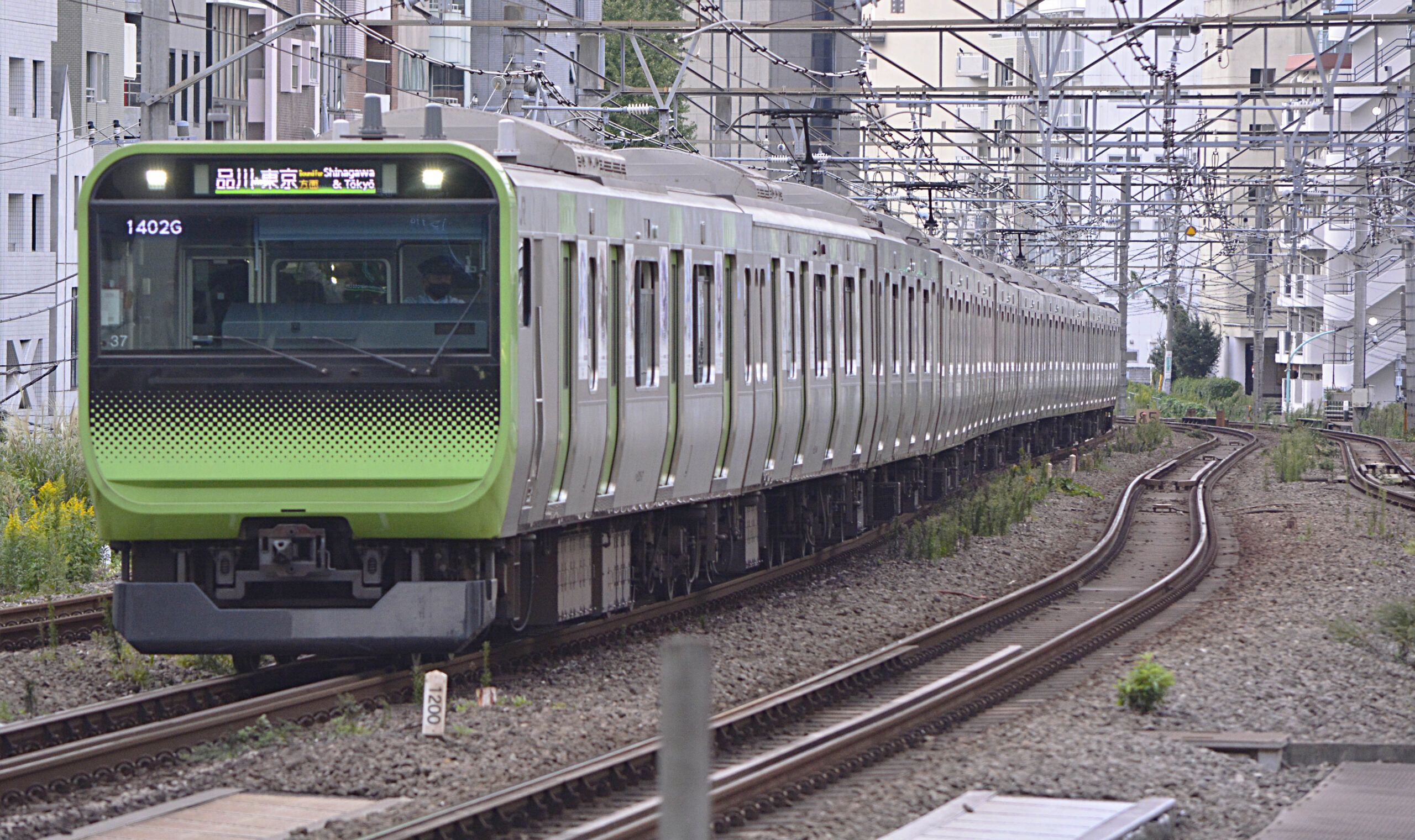 JR山手線10号車の屋根は他号車の屋根とナゼ異なる!? | 鉄道旅の