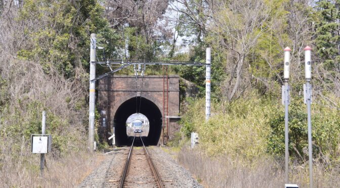 天井川の掘削トンネル探訪(6) JR奈良線・青谷川隧道