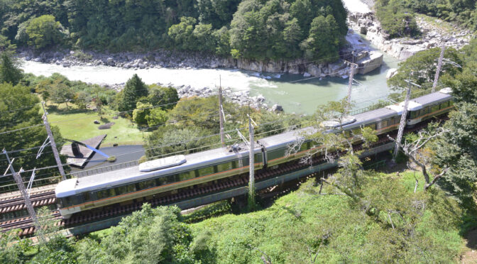 車窓から眺める名勝案内「寝覚の床」…改訂版