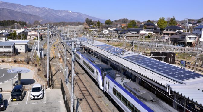 南八ヶ岳と南アルプスを望める小淵沢駅の展望台