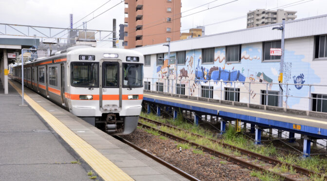 東海道本線安城駅脇に描かれた謎のイラストを探る