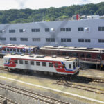 さんてつ宮古駅東方間近の線路を客室から眺望できる宿